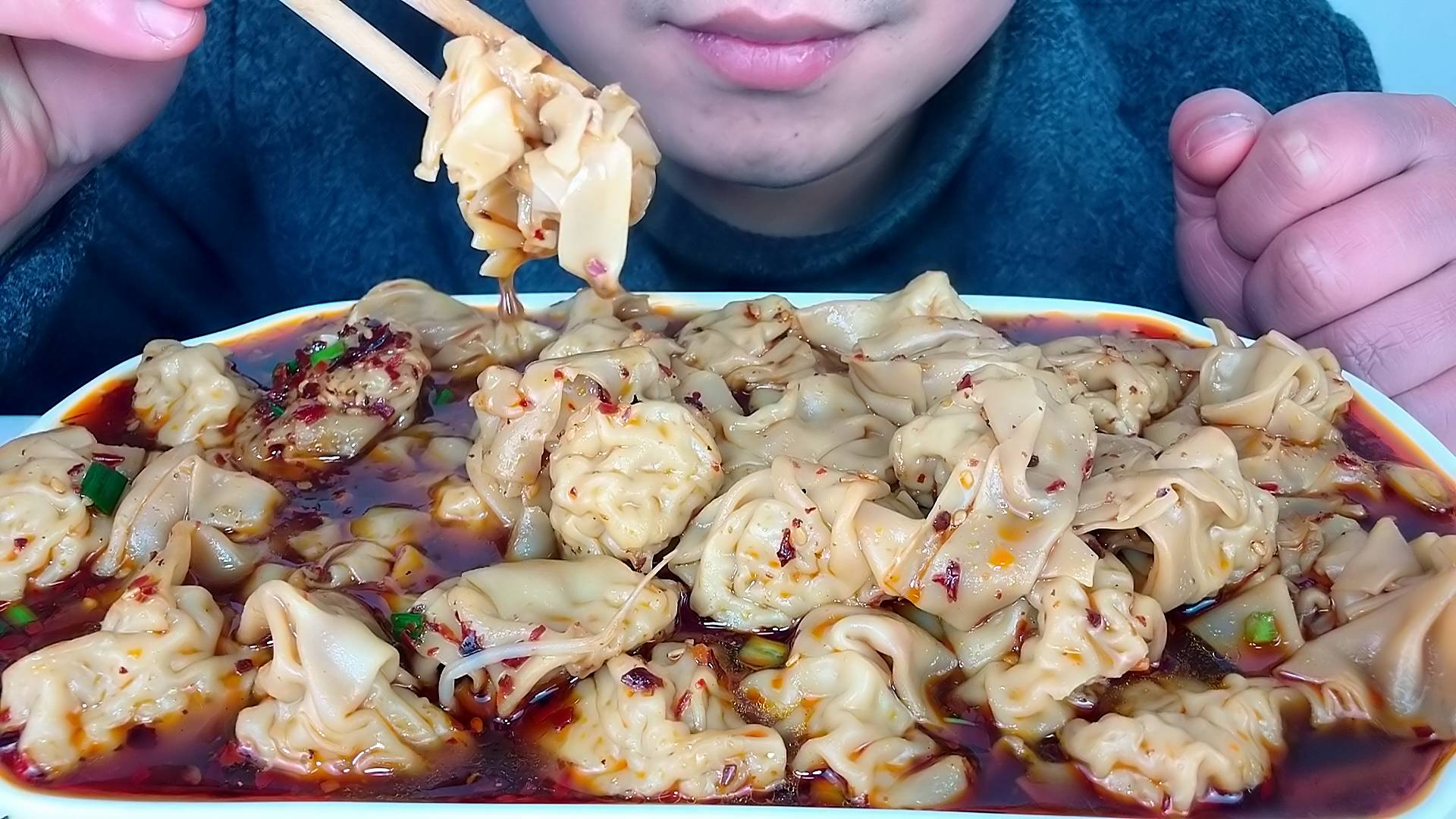 吃麻辣混沌,听不同的咀嚼音!
